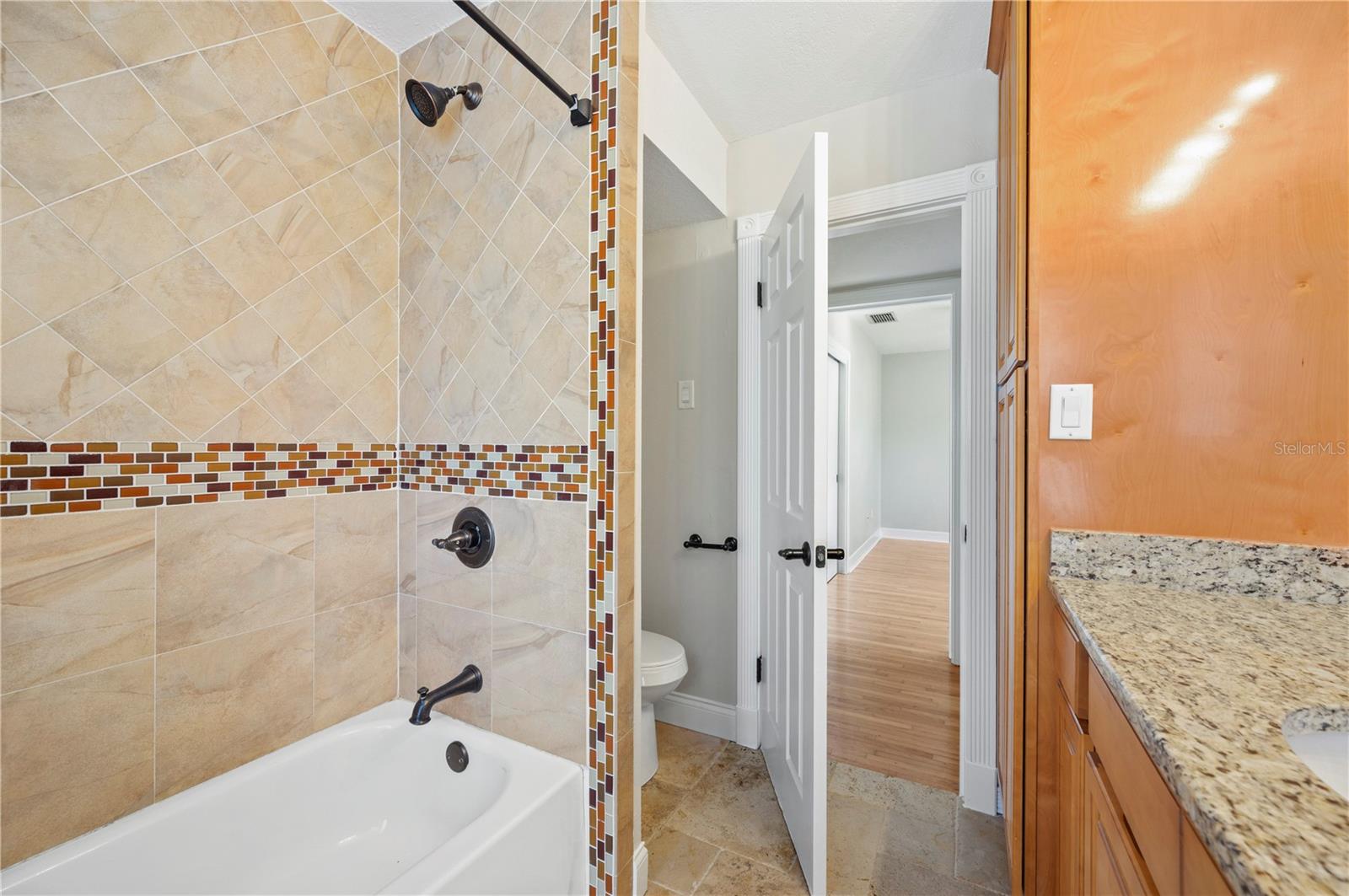 Image 33 of 51 For 425 Belmar Street