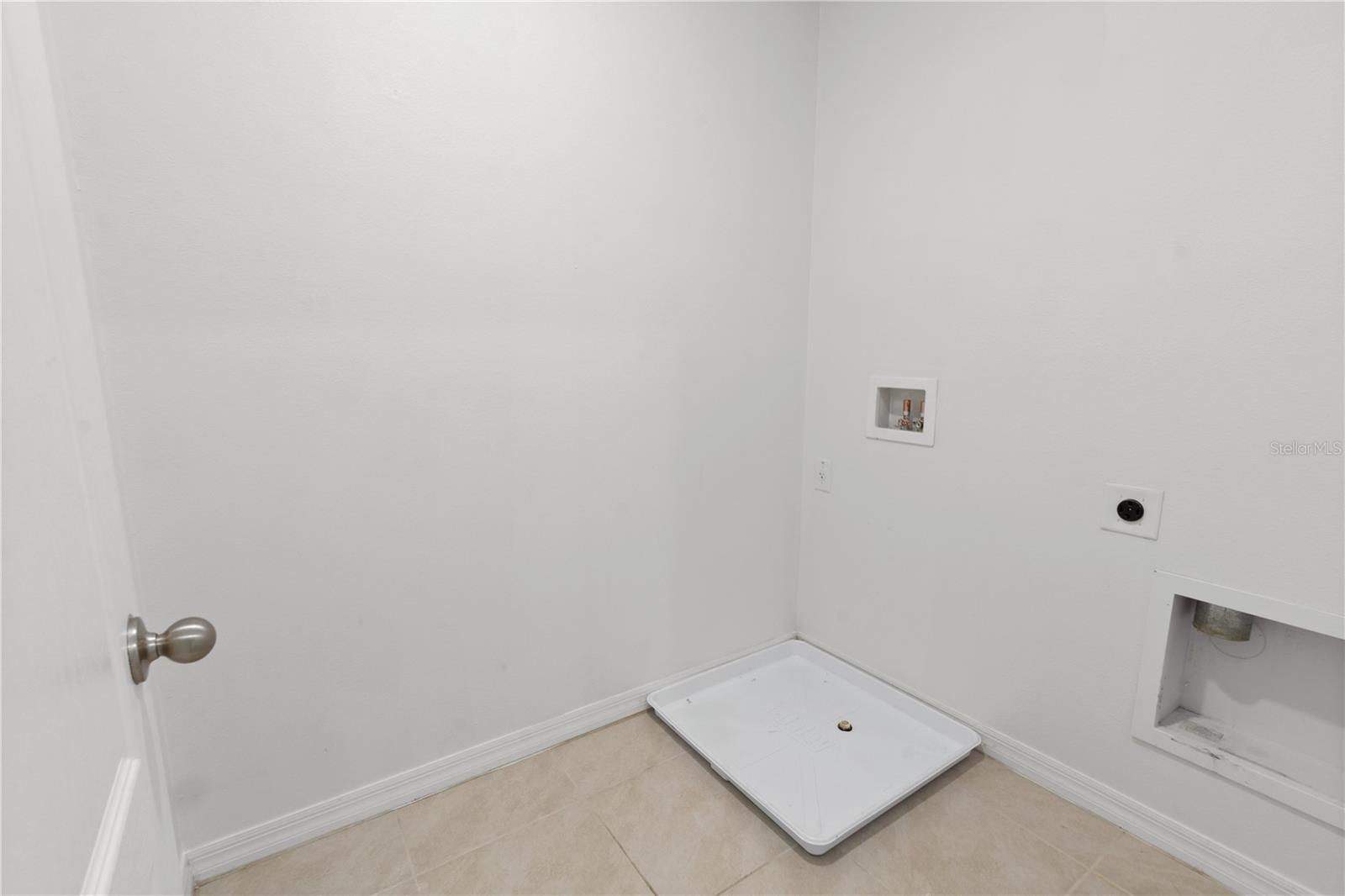 Image 19 of 41 For 2651 Grandbury Grove Road