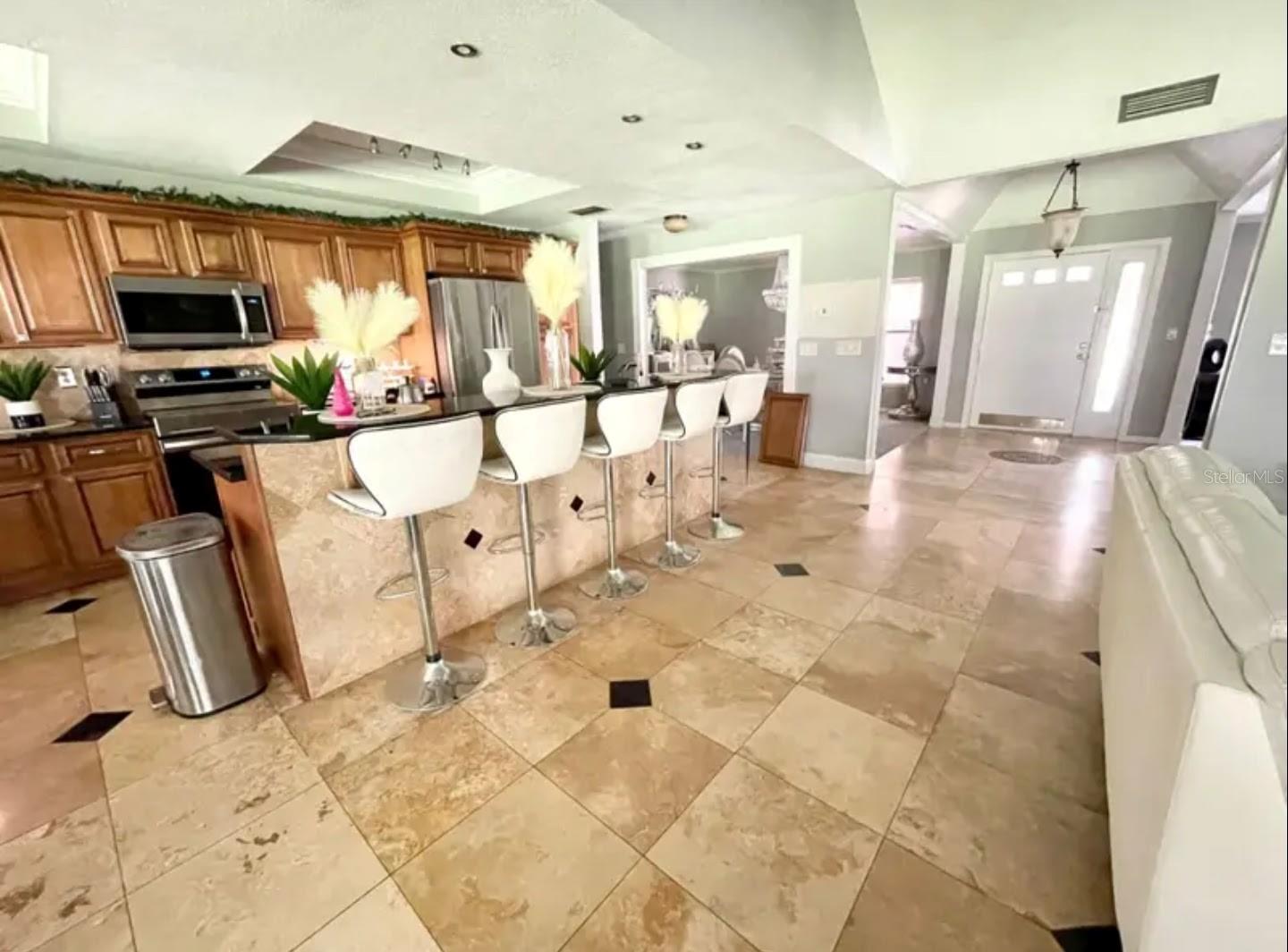 Image 3 of 10 For 1102 Sugartree Drive S