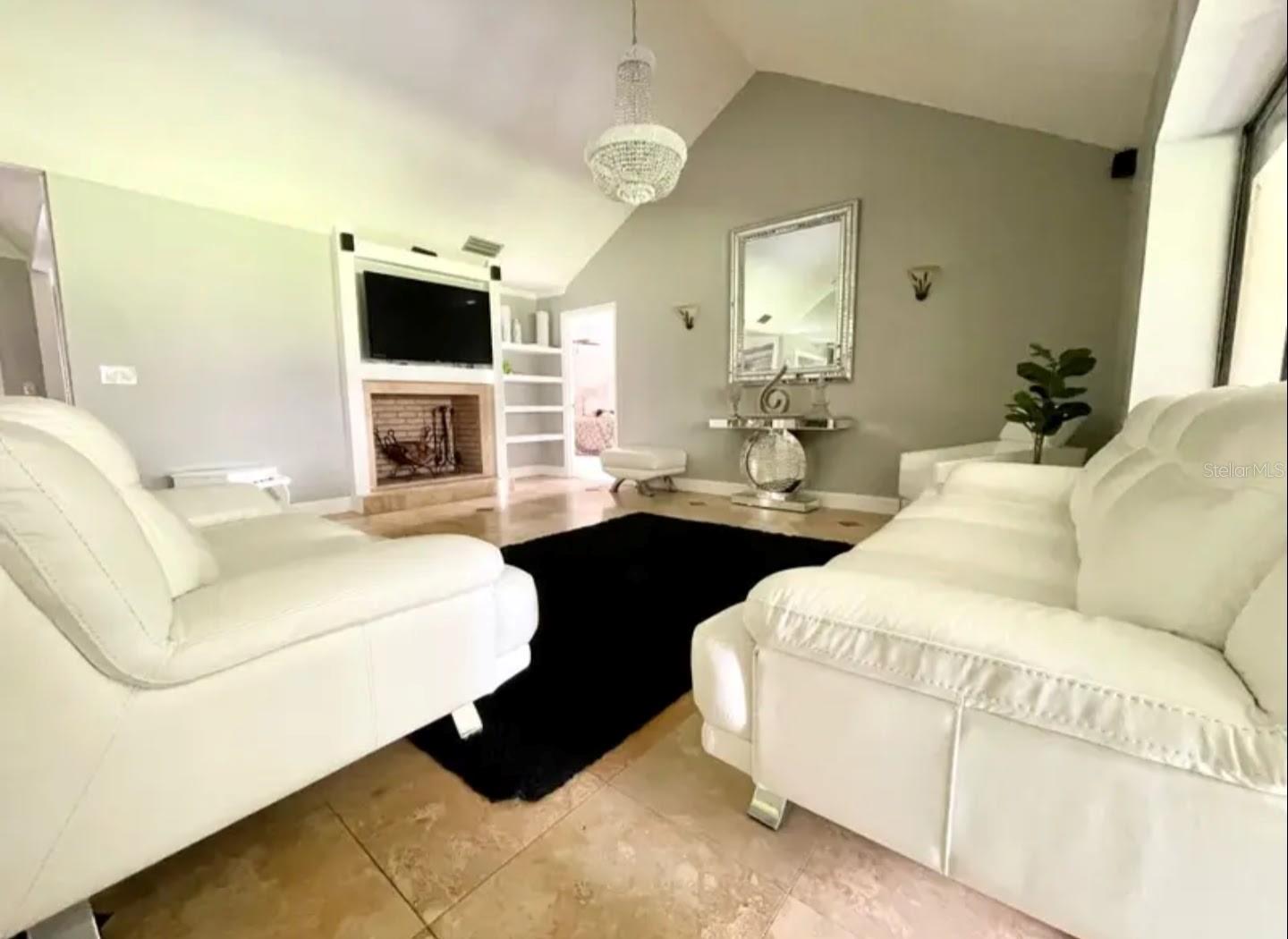 Image 4 of 10 For 1102 Sugartree Drive S