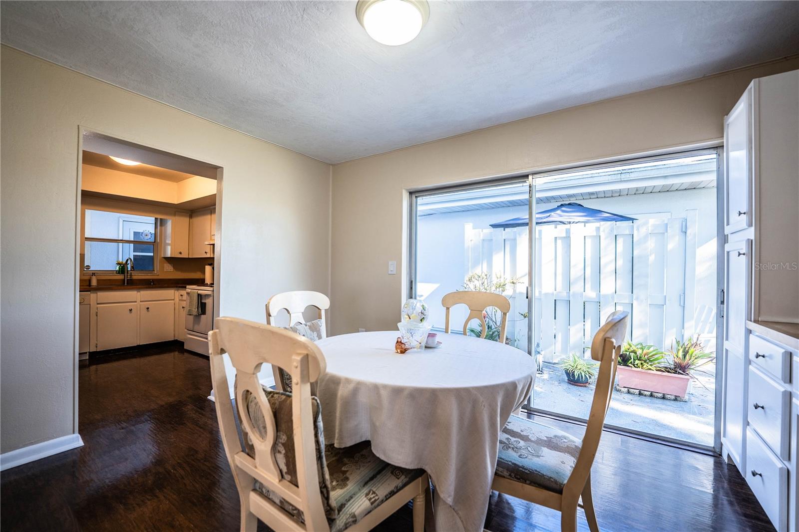 Image 11 of 32 For 612 Avery Lane