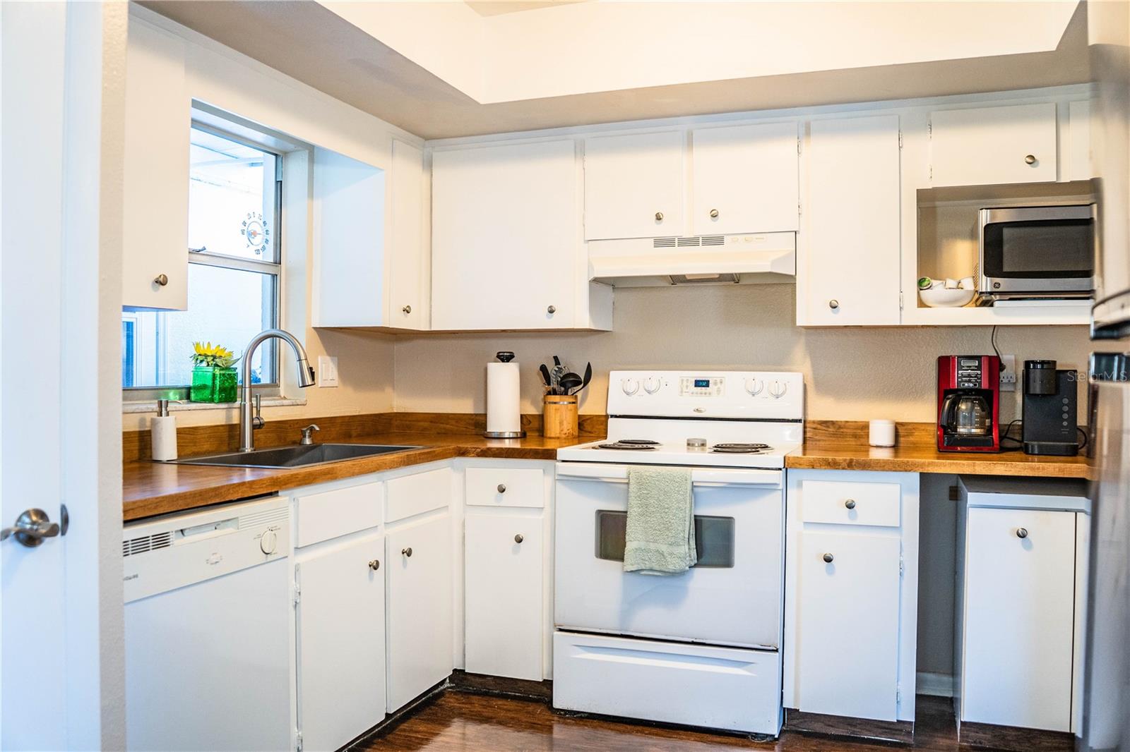 Image 13 of 32 For 612 Avery Lane