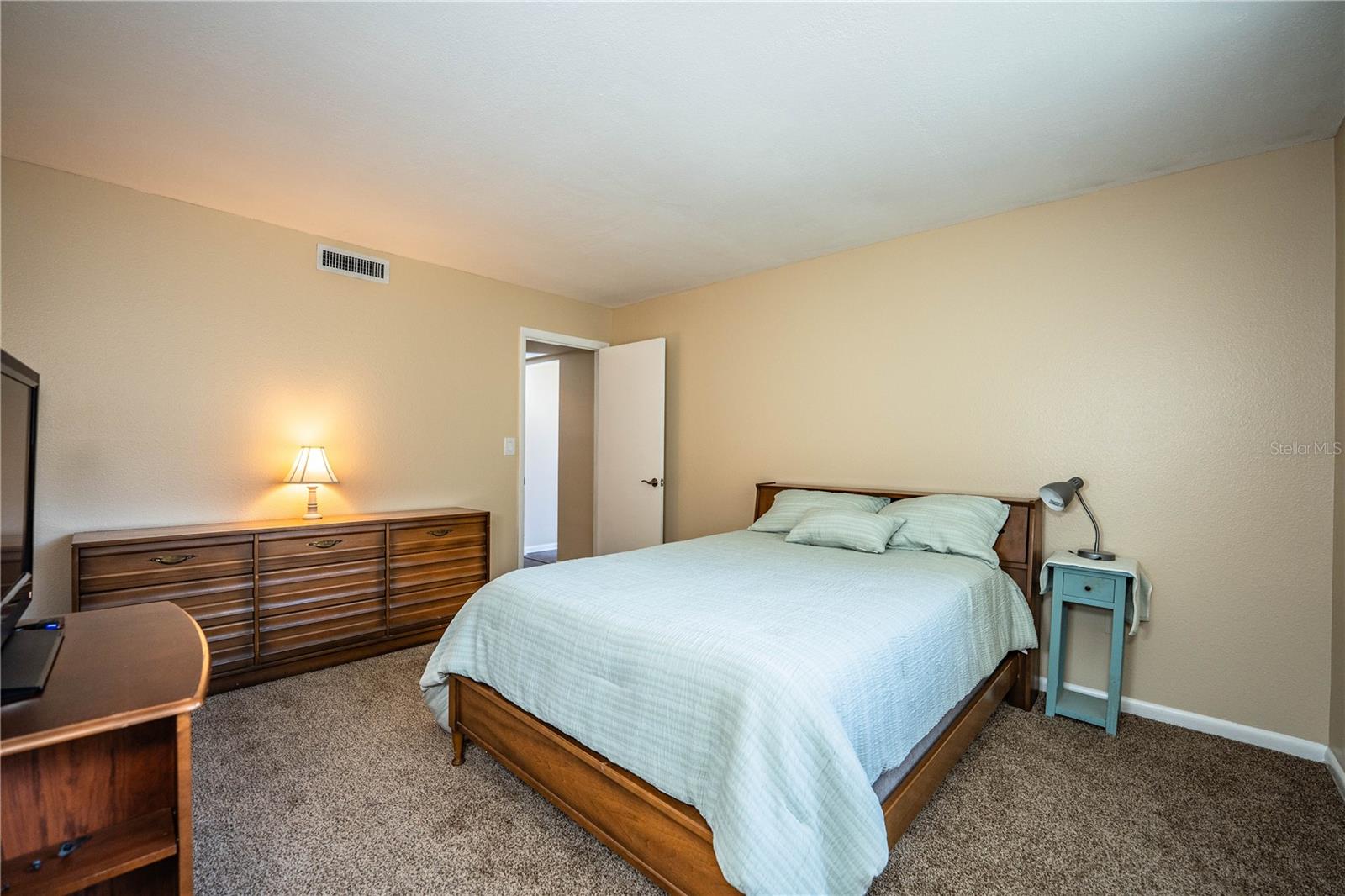 Image 16 of 32 For 612 Avery Lane