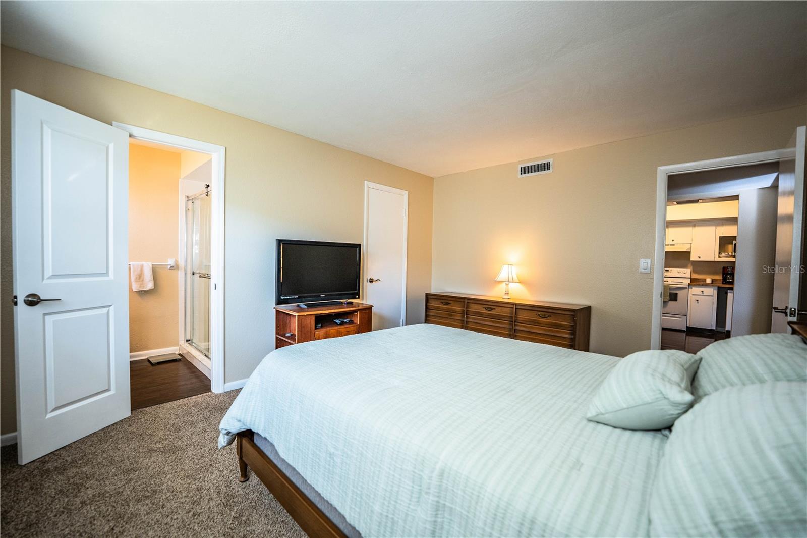 Image 17 of 32 For 612 Avery Lane