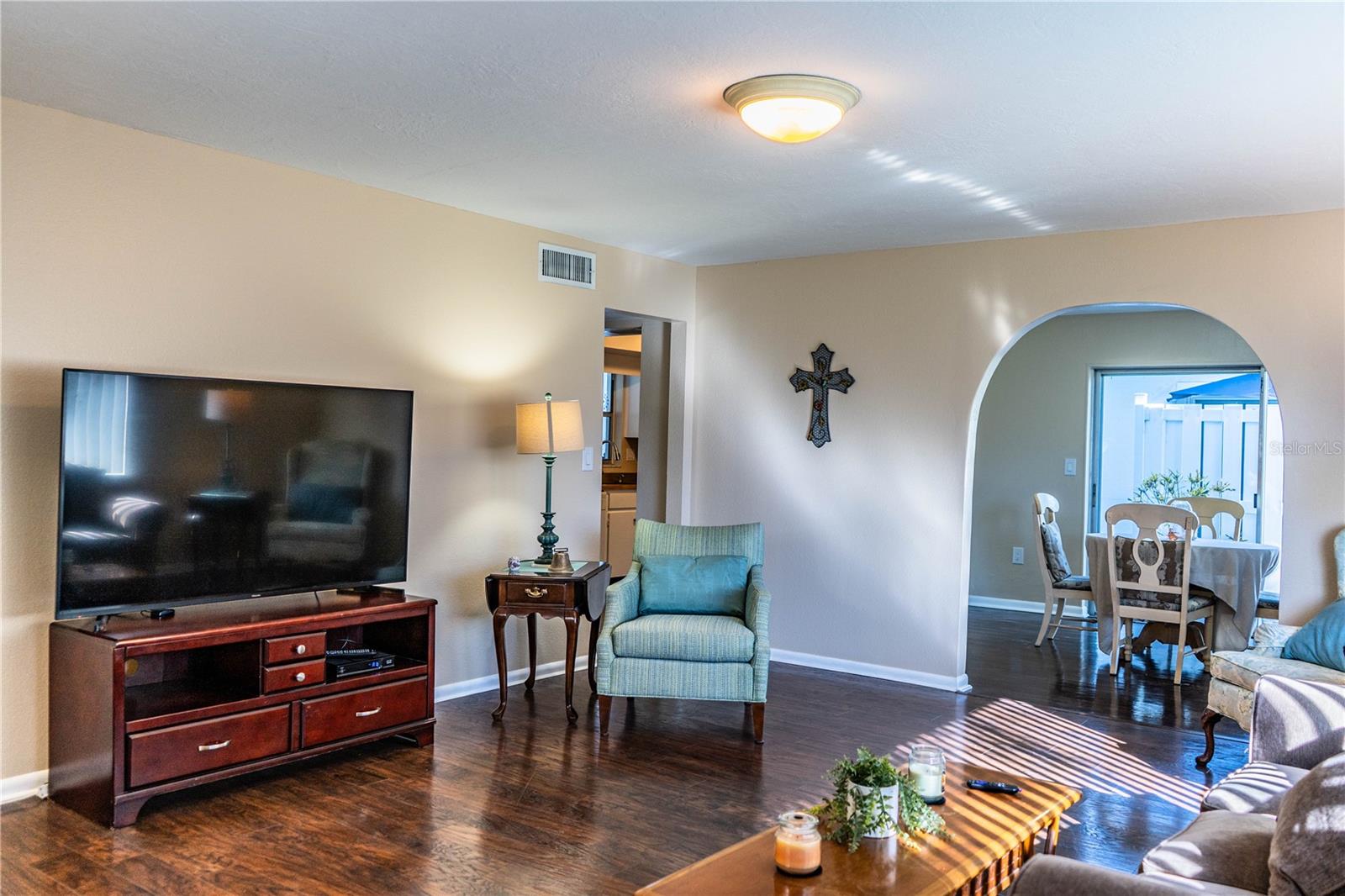 Image 8 of 32 For 612 Avery Lane