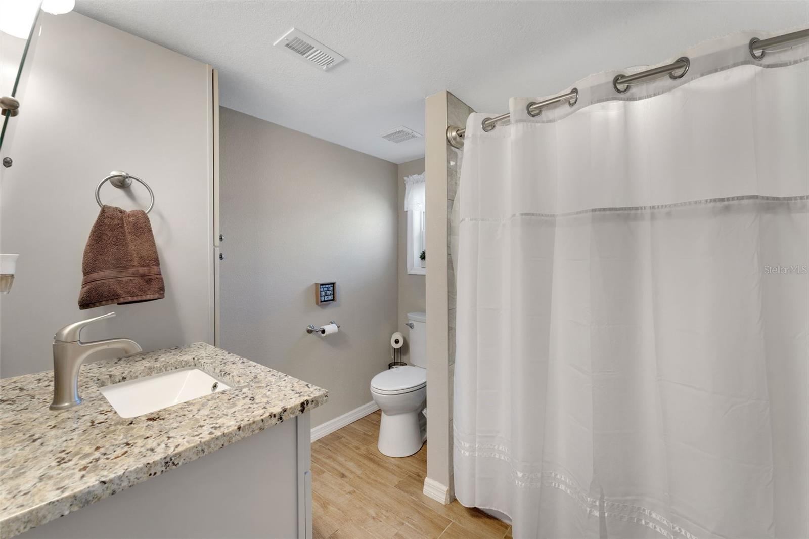 Image 15 of 49 For 5418 Cooper Lane