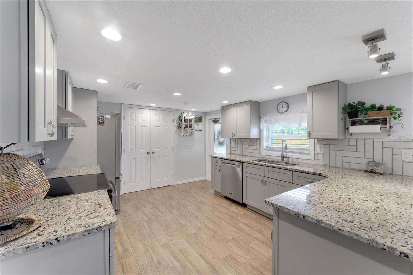 Image 6 of 49 For 5418 Cooper Lane