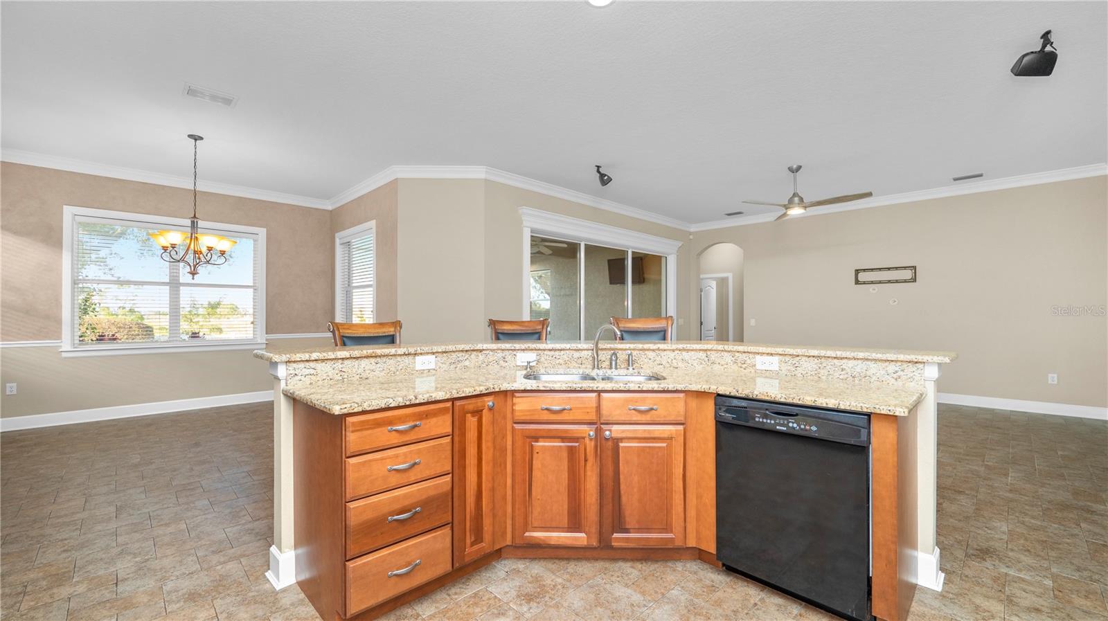 Image 11 of 67 For 1852 Richmond Way