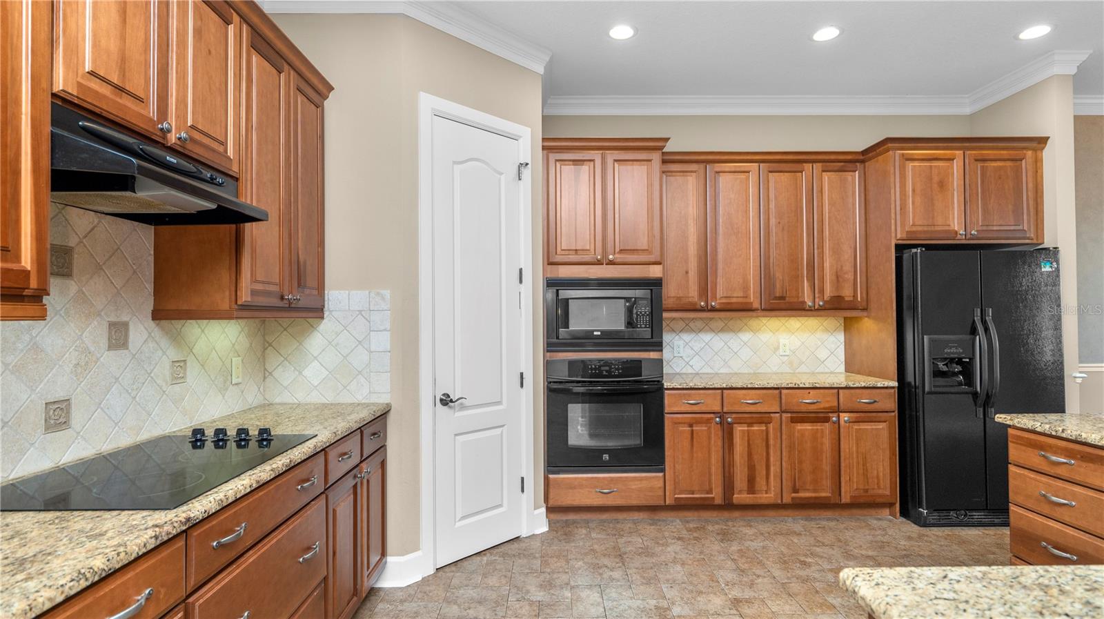 Image 13 of 67 For 1852 Richmond Way