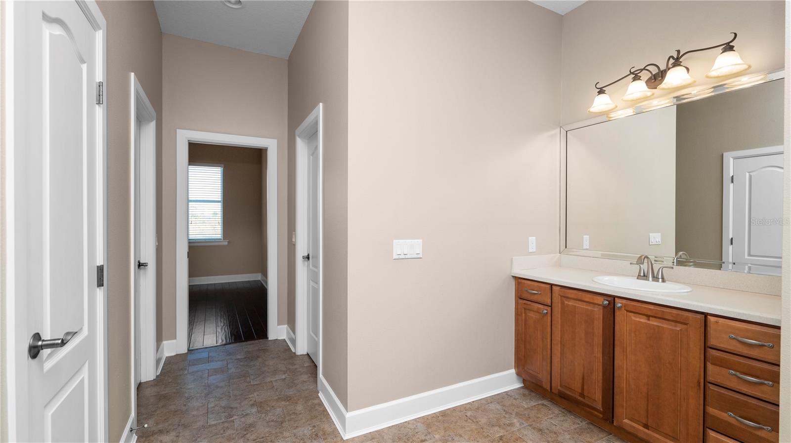 Image 22 of 67 For 1852 Richmond Way