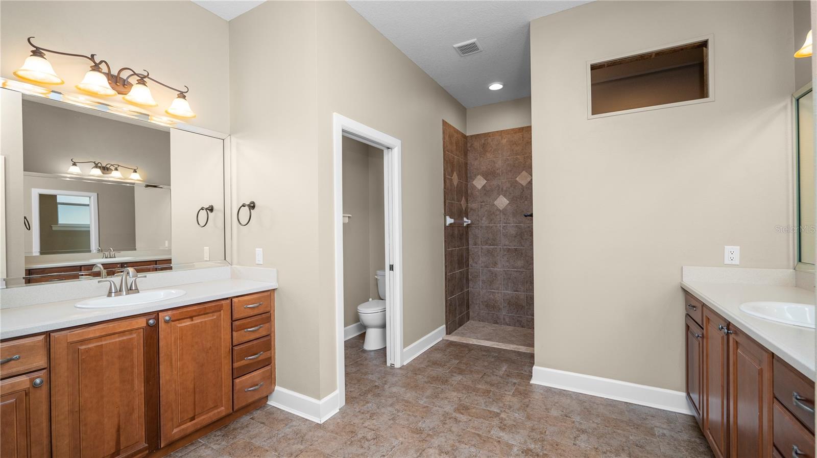 Image 27 of 67 For 1852 Richmond Way