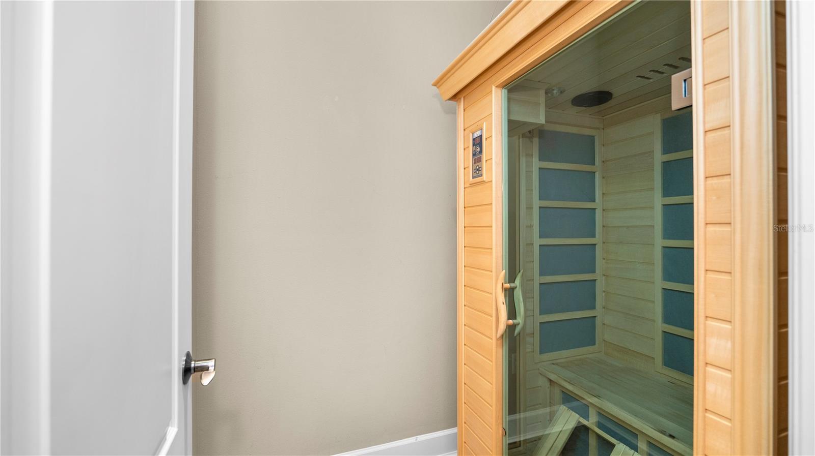 Image 33 of 67 For 1852 Richmond Way