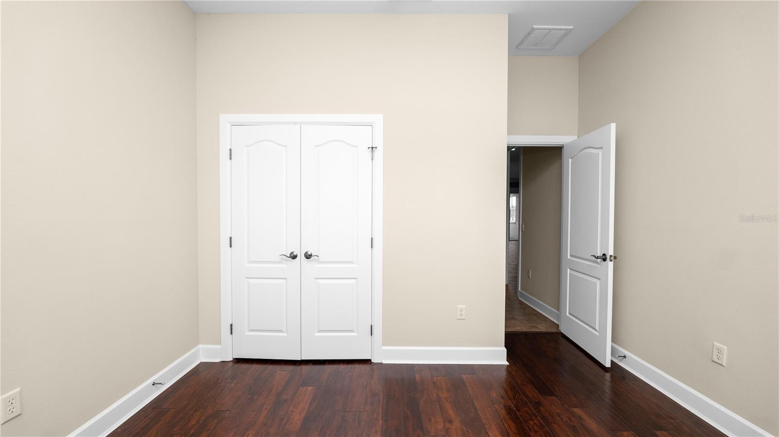 Image 34 of 67 For 1852 Richmond Way