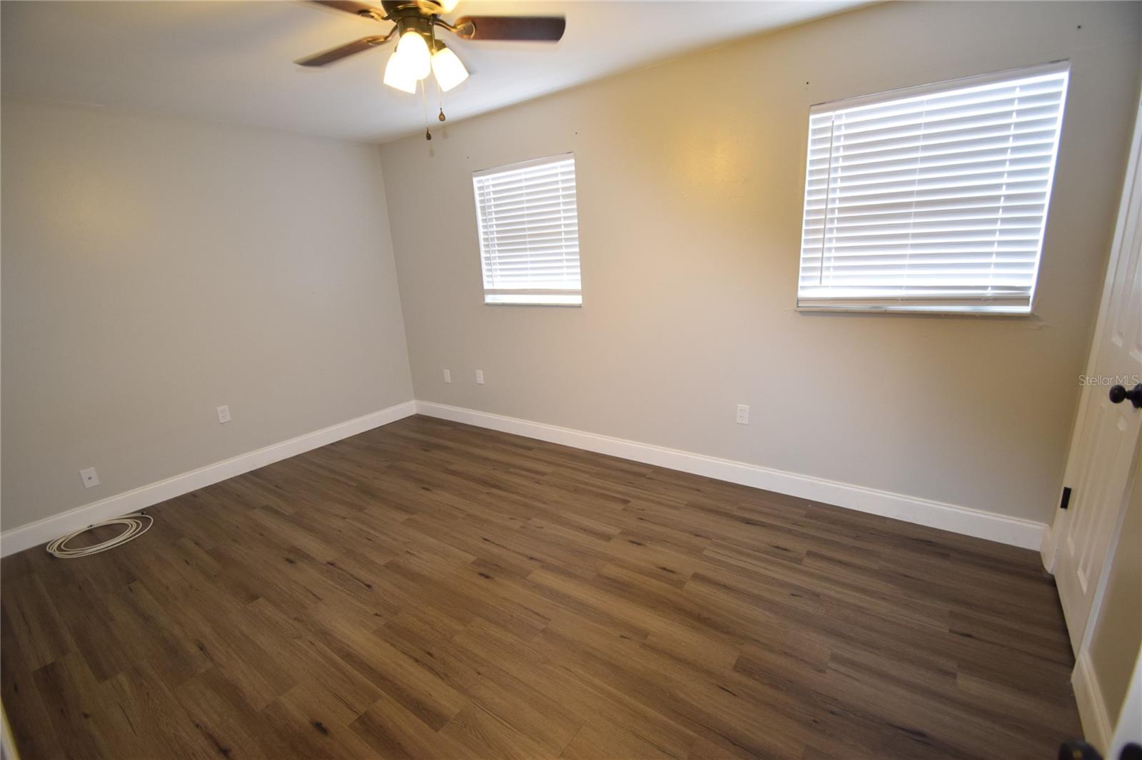 Image 11 of 16 For 945 Castle Way 945