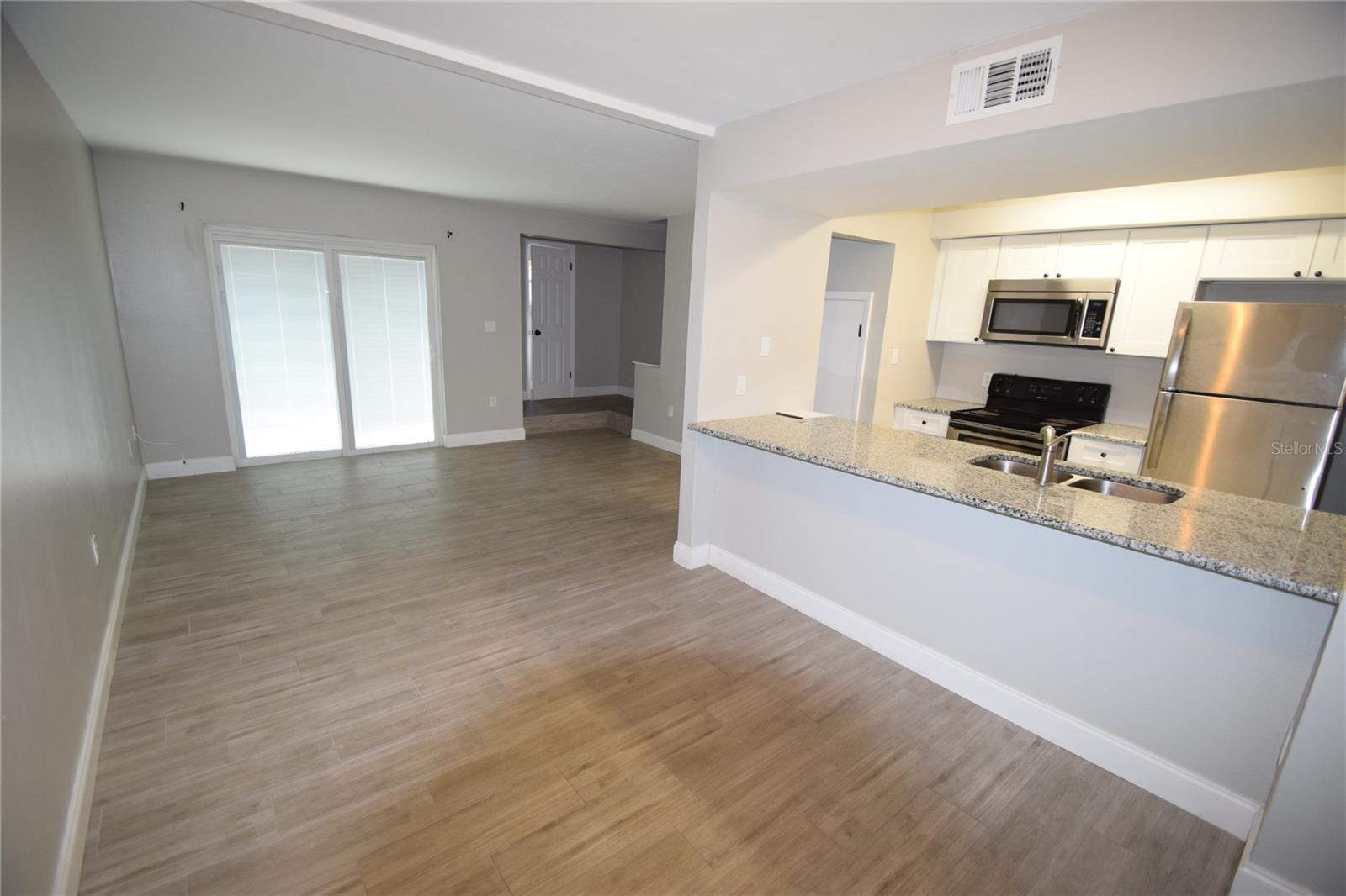 Image 14 of 16 For 945 Castle Way 945