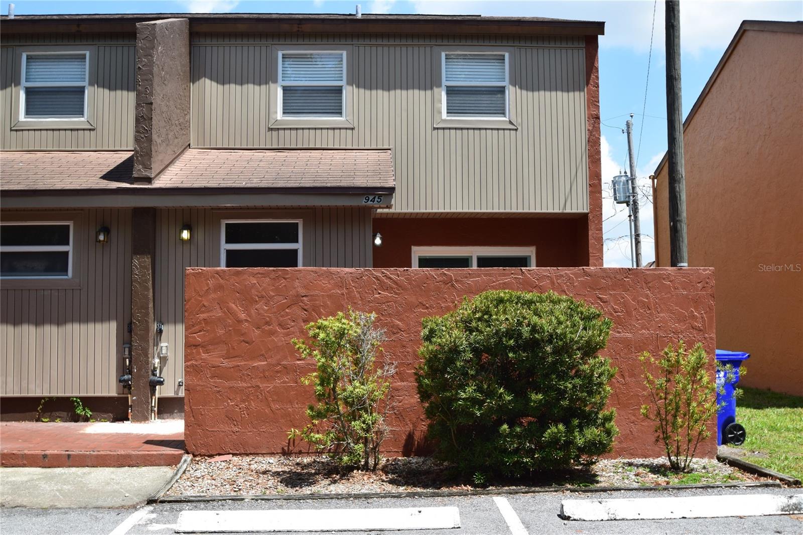 Image 2 of 16 For 945 Castle Way 945