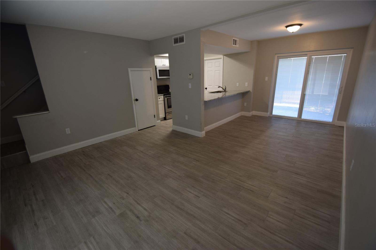 Image 3 of 16 For 945 Castle Way 945