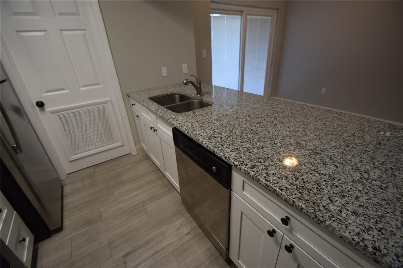 Image 5 of 16 For 945 Castle Way 945