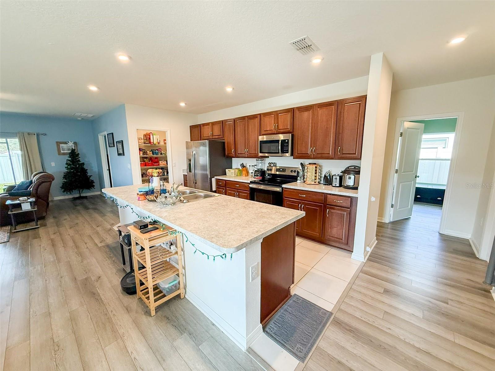 Image 16 of 79 For 141 Hamlet Loop