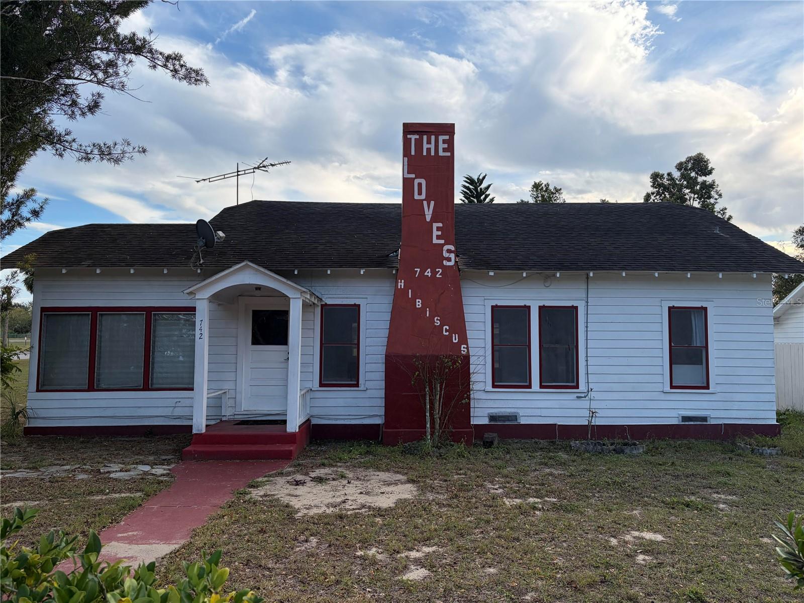 Listing Details for 742 Hibiscus Avenue, LAKE WALES, FL 33853