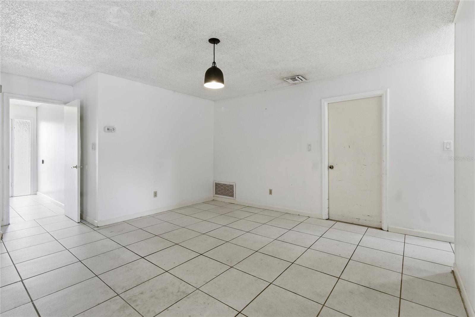 Image 18 of 39 For 3024 Blown Feather Lane