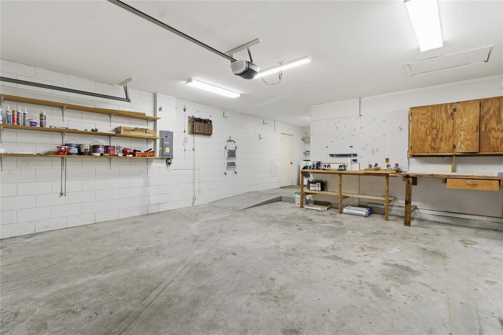 Image 25 of 39 For 3024 Blown Feather Lane