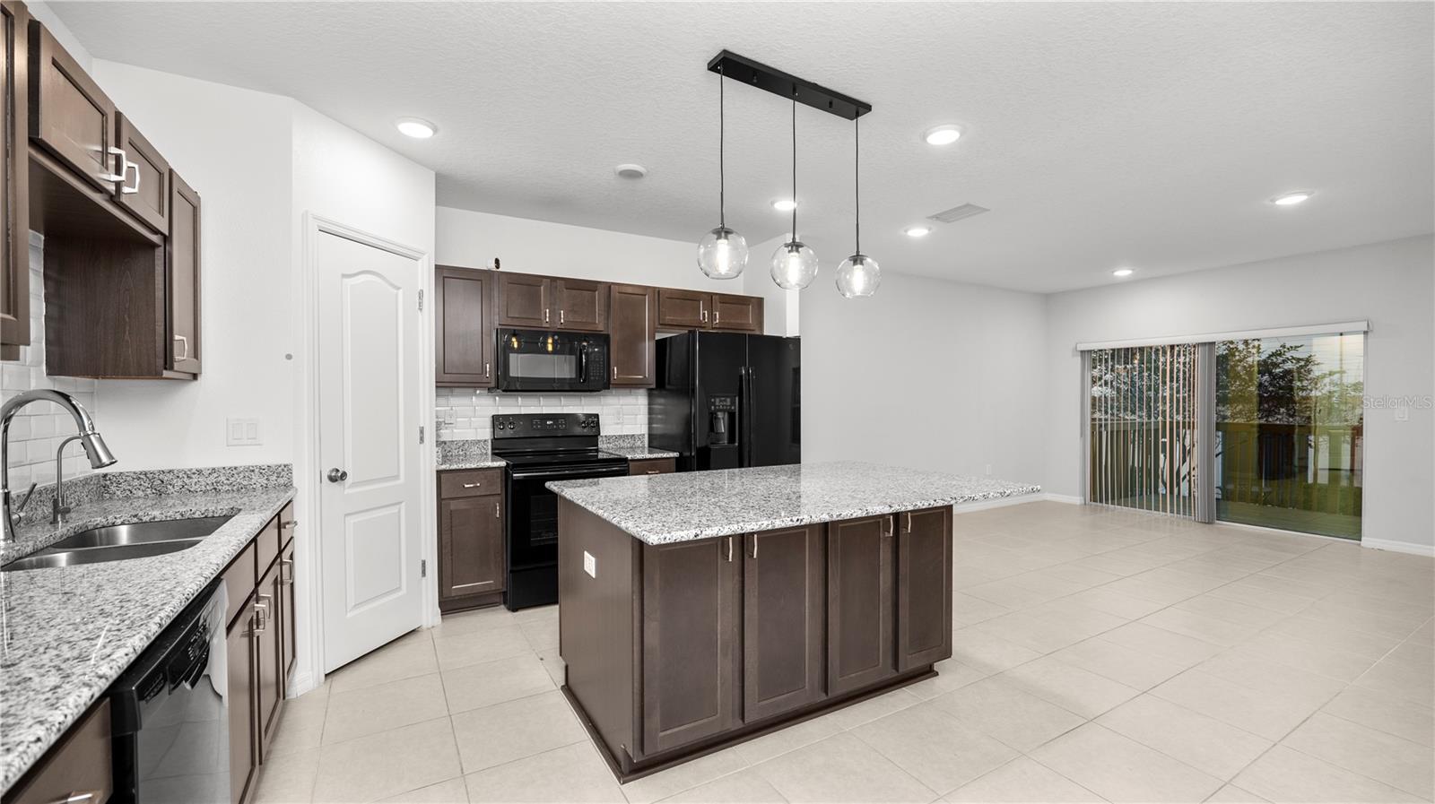 Image 4 of 44 For 3857 Hampstead Lane