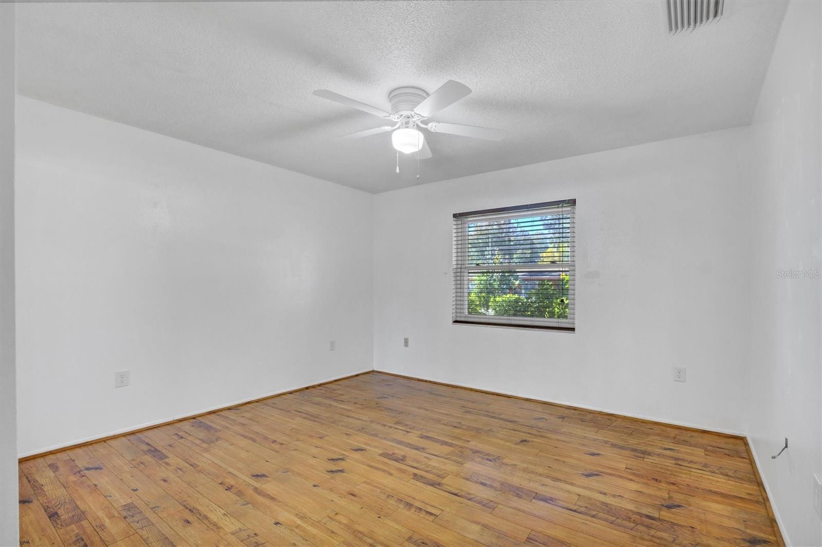 Image 18 of 41 For 105 Owen Circle S