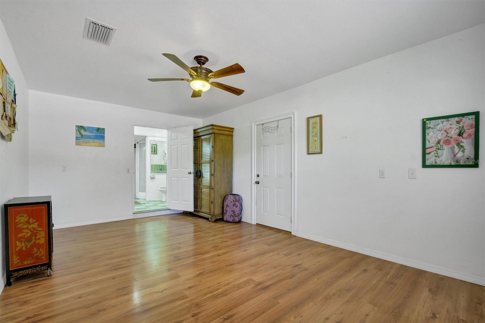 Image 30 of 41 For 105 Owen Circle S