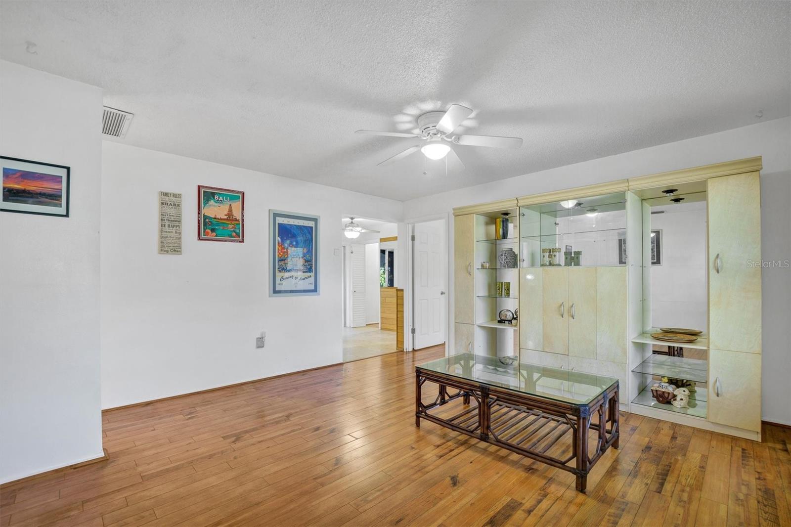 Image 9 of 41 For 105 Owen Circle S