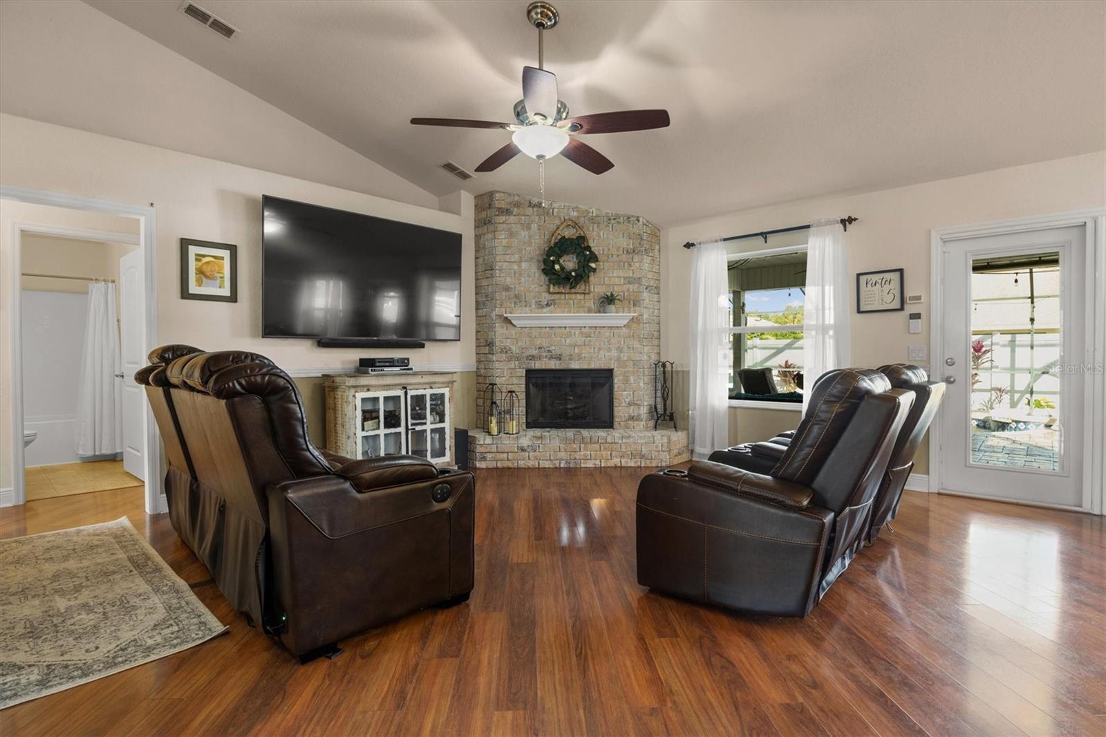 Image 16 of 48 For 1585 Doves View Circle