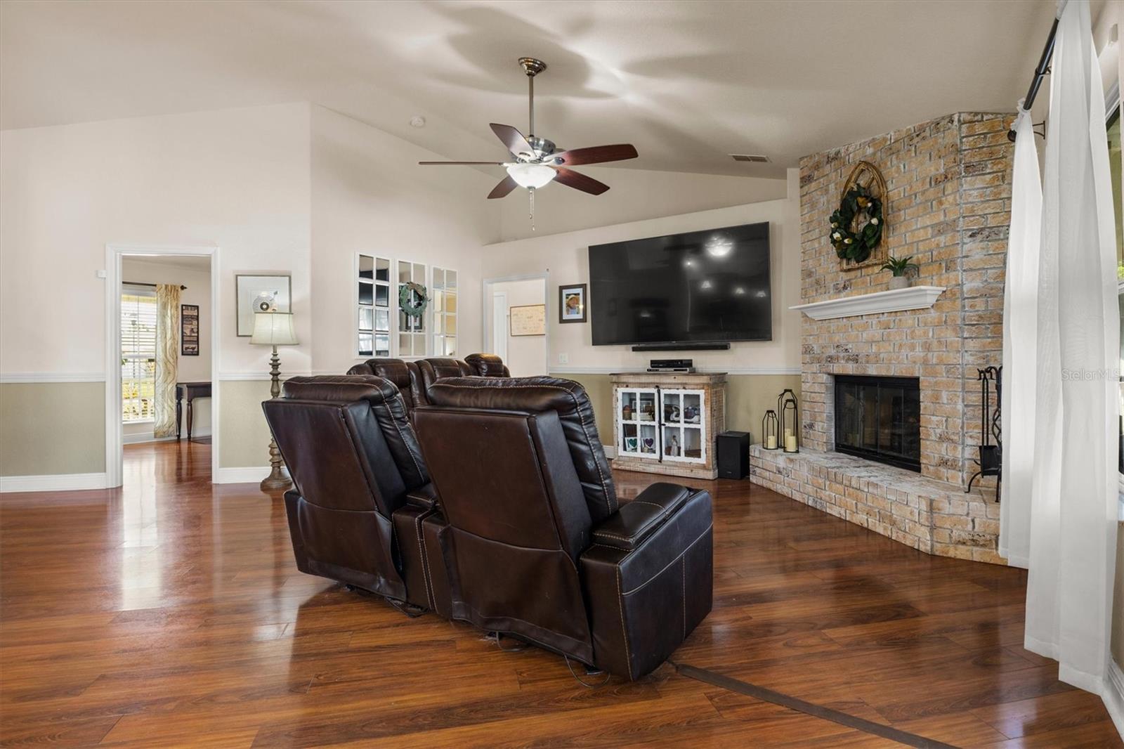 Image 17 of 48 For 1585 Doves View Circle