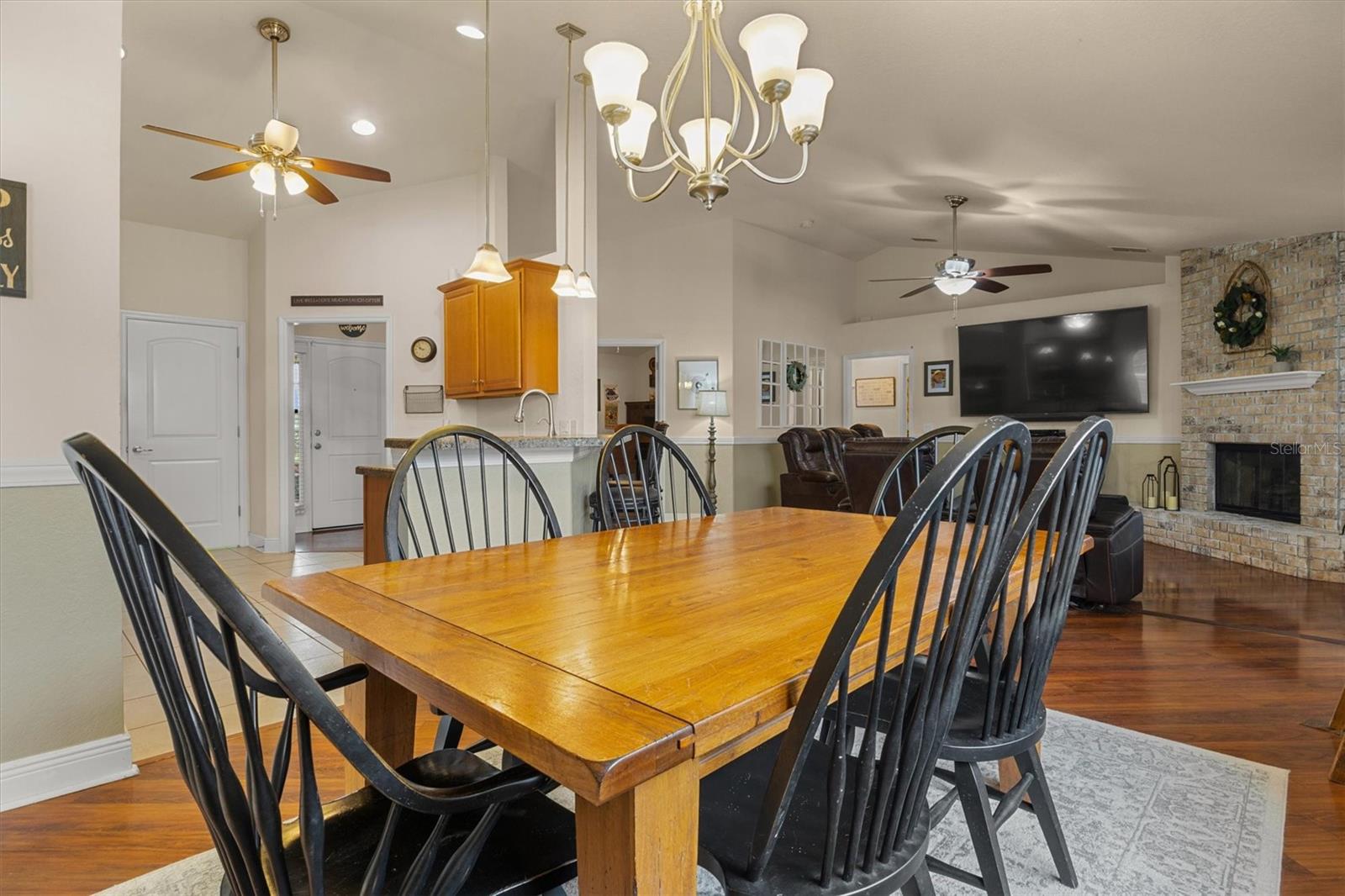 Image 18 of 48 For 1585 Doves View Circle