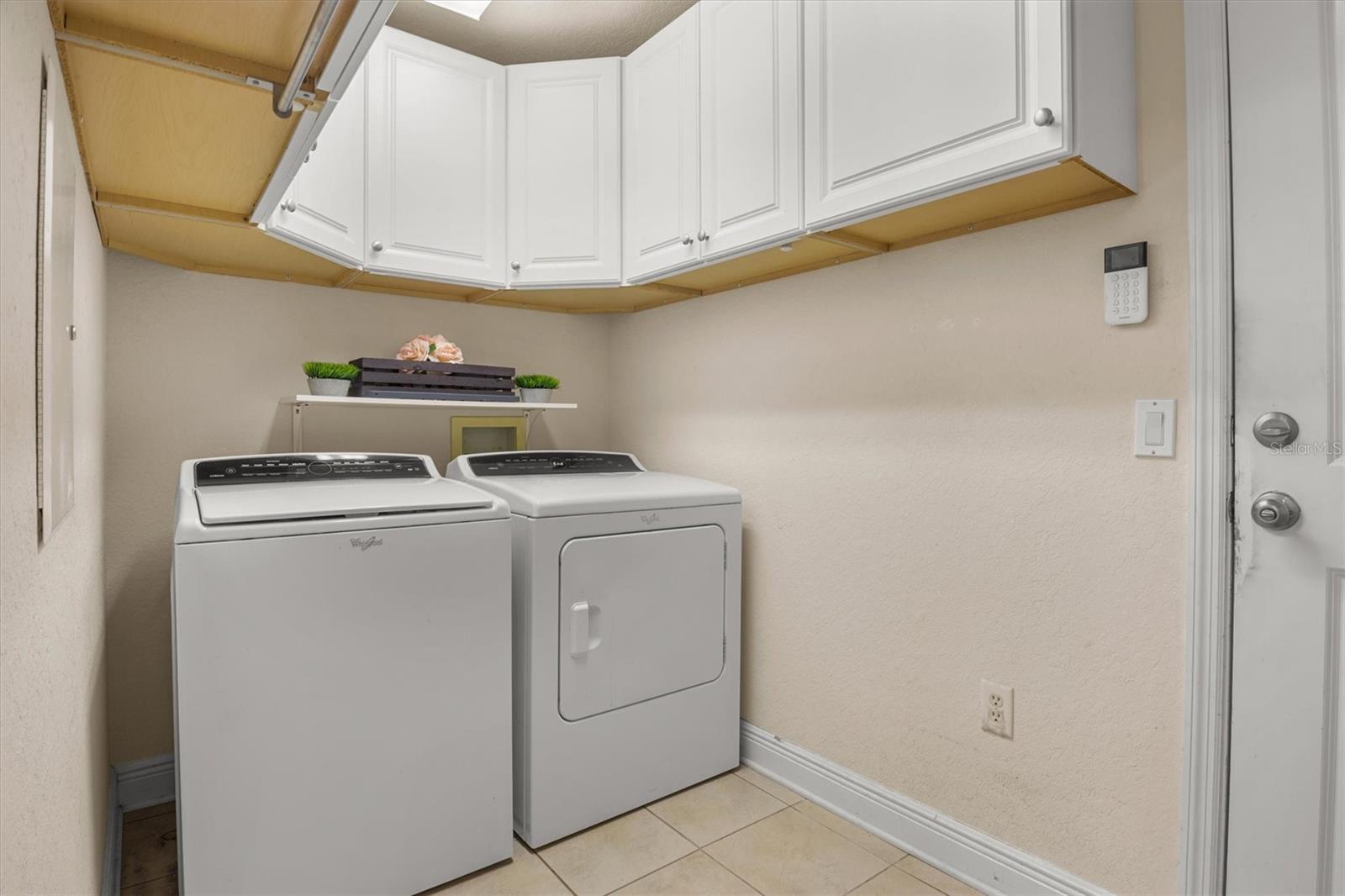 Image 22 of 48 For 1585 Doves View Circle