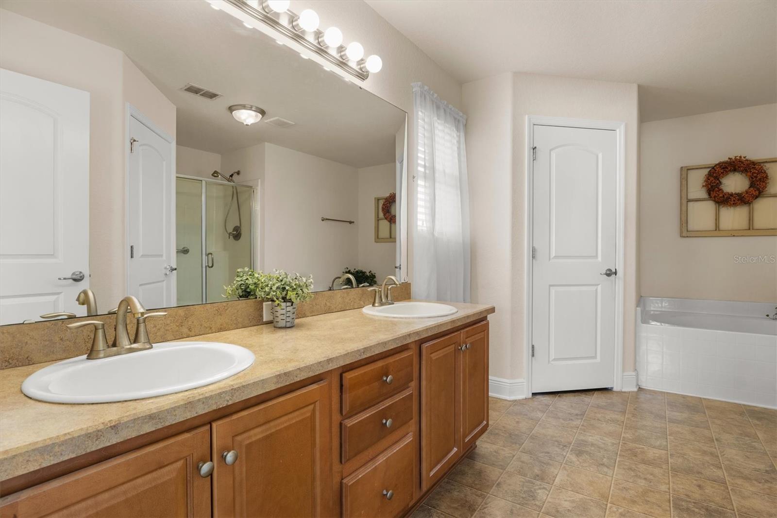 Image 26 of 48 For 1585 Doves View Circle