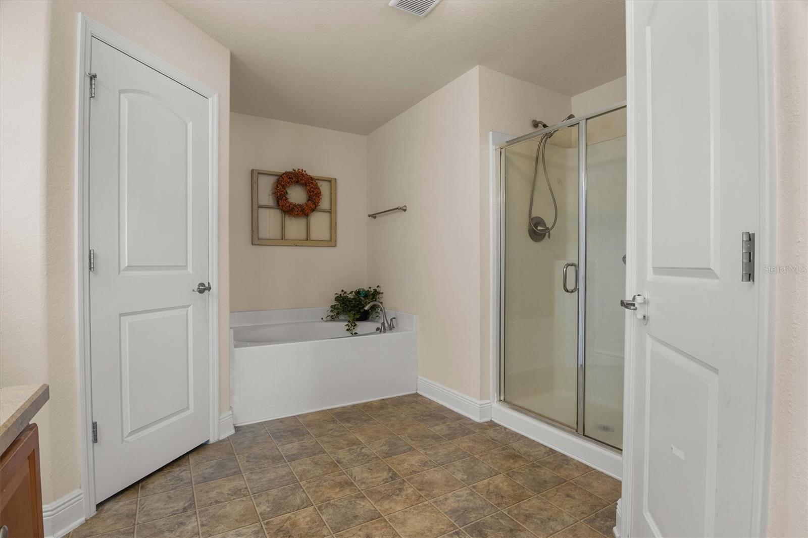 Image 27 of 48 For 1585 Doves View Circle