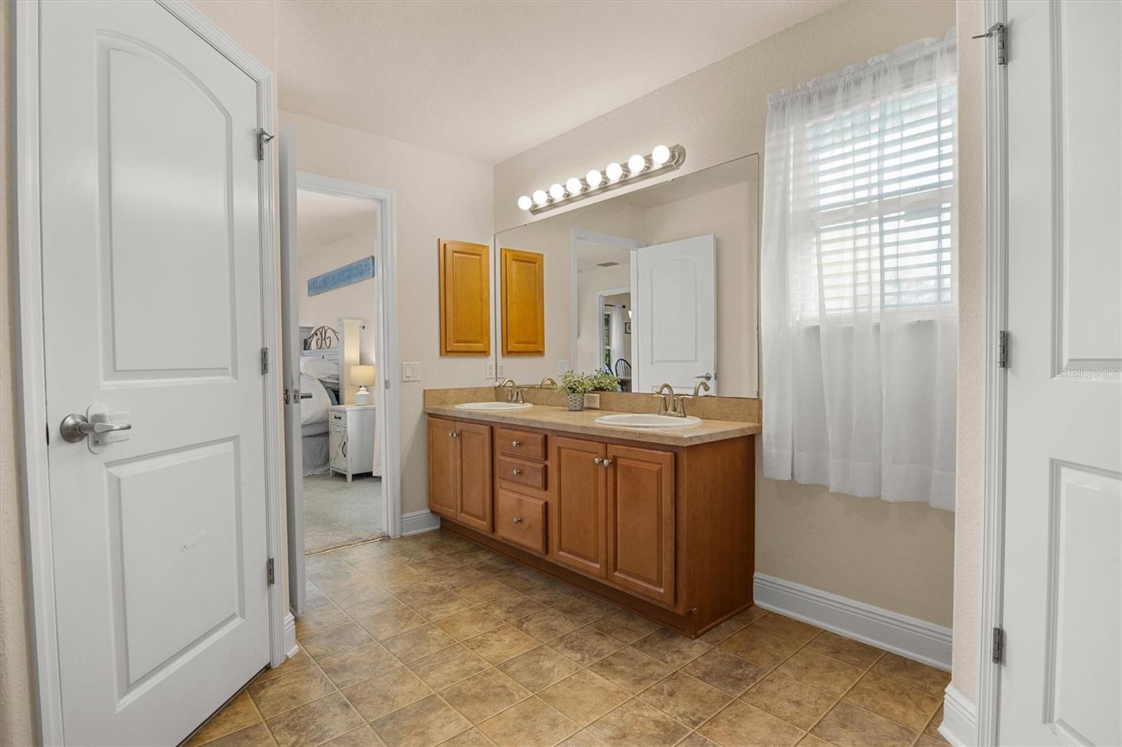 Image 28 of 48 For 1585 Doves View Circle