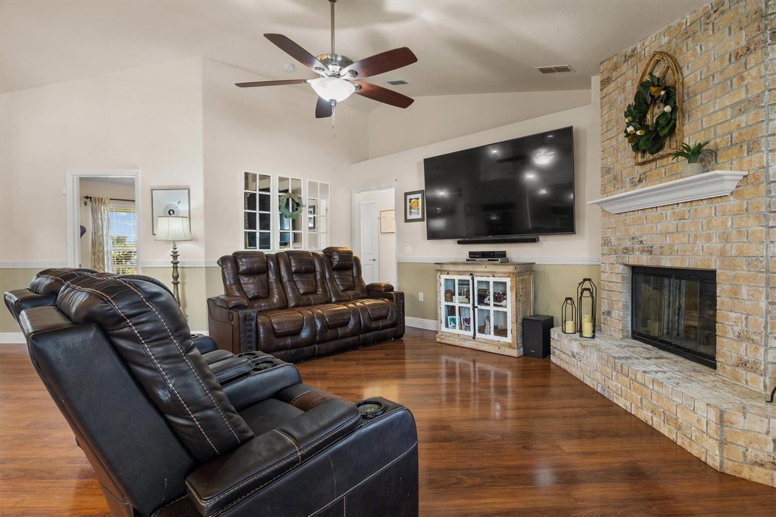 Image 7 of 48 For 1585 Doves View Circle