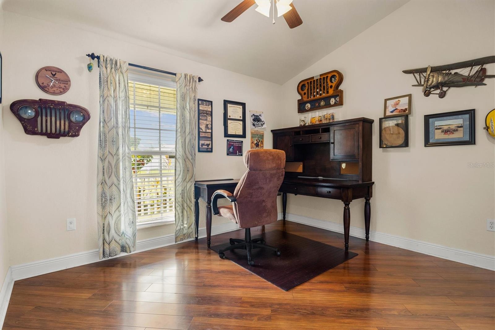 Image 8 of 48 For 1585 Doves View Circle