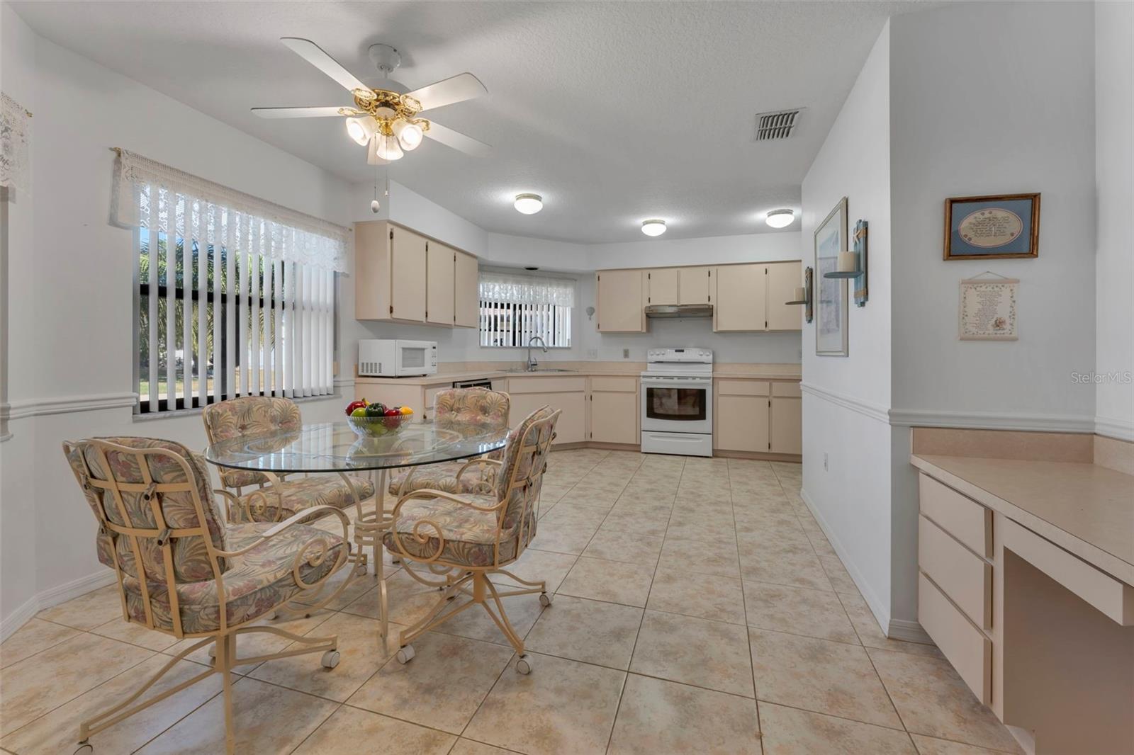 Image 7 of 28 For 1818 Prairie Dunes Circle N