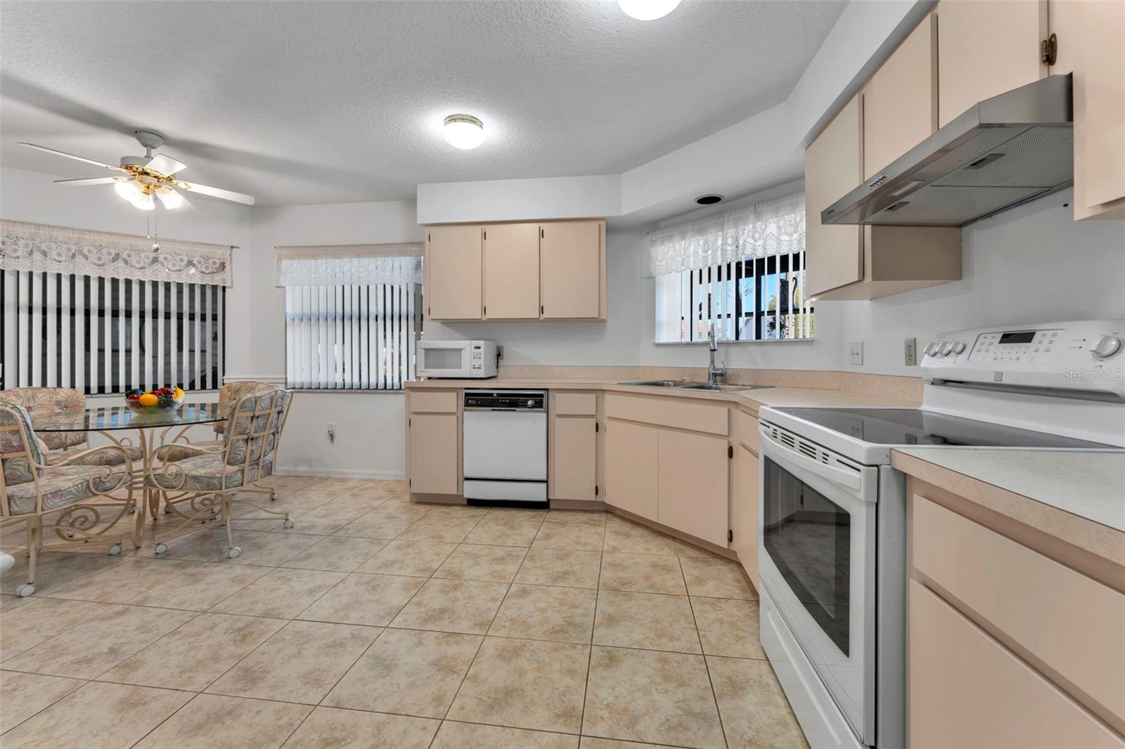 Image 8 of 28 For 1818 Prairie Dunes Circle N