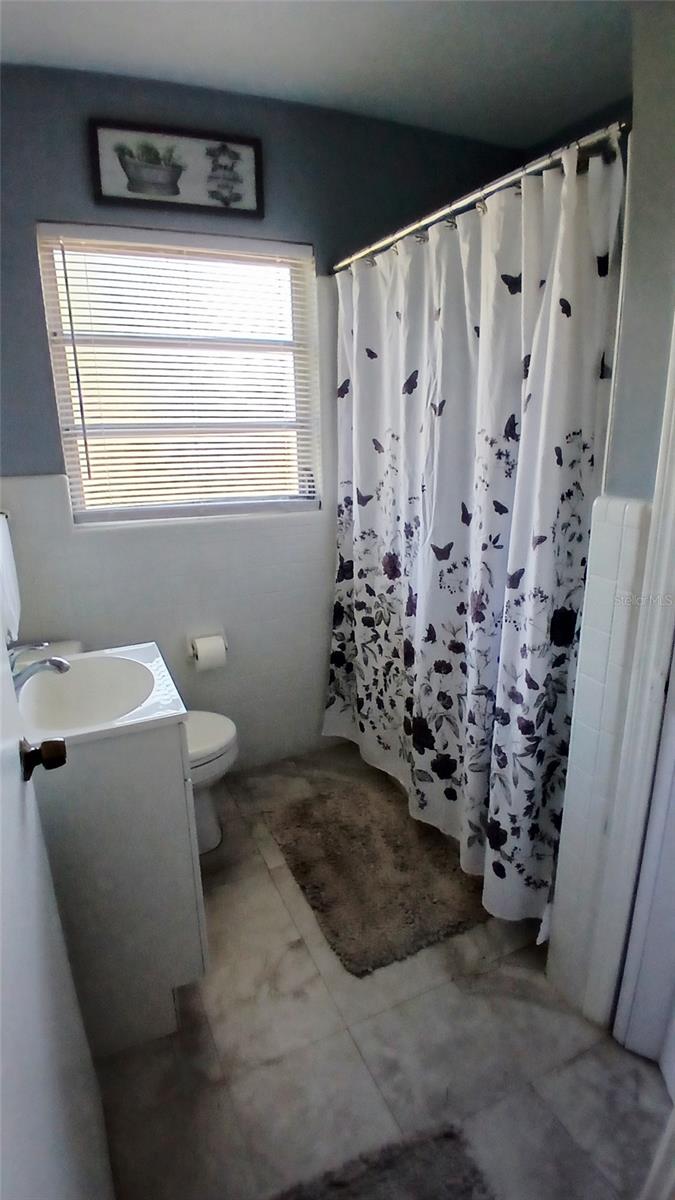 Image 12 of 16 For 411 Avenue A Se