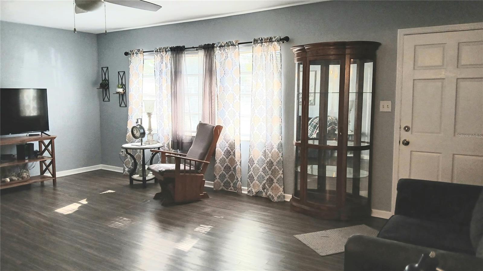 Image 3 of 16 For 411 Avenue A Se