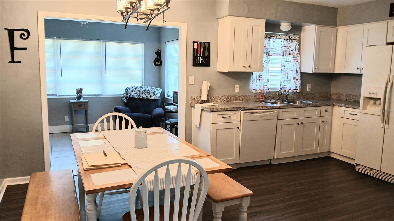 Image 4 of 16 For 411 Avenue A Se