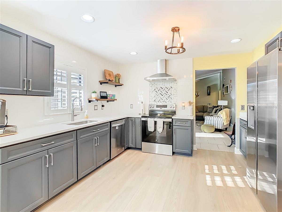 Image 12 of 30 For 2901 Plantation Road