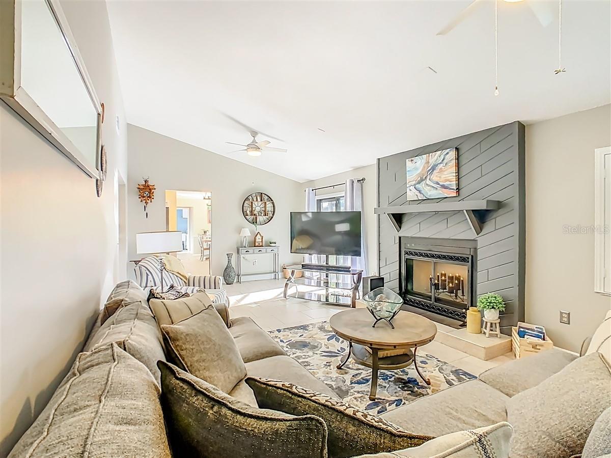 Image 16 of 30 For 2901 Plantation Road