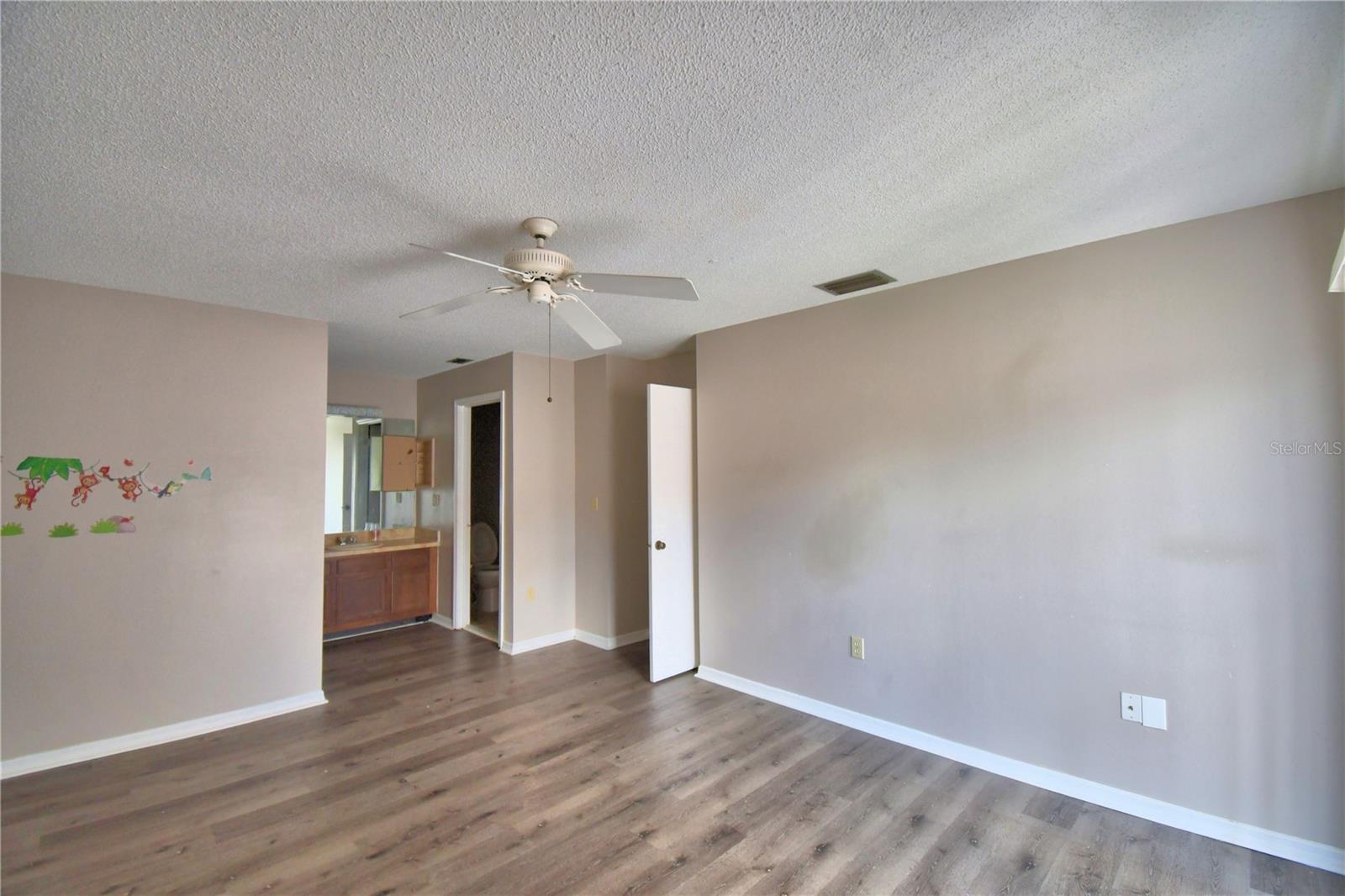 Image 22 of 36 For 573 Hunter Circle