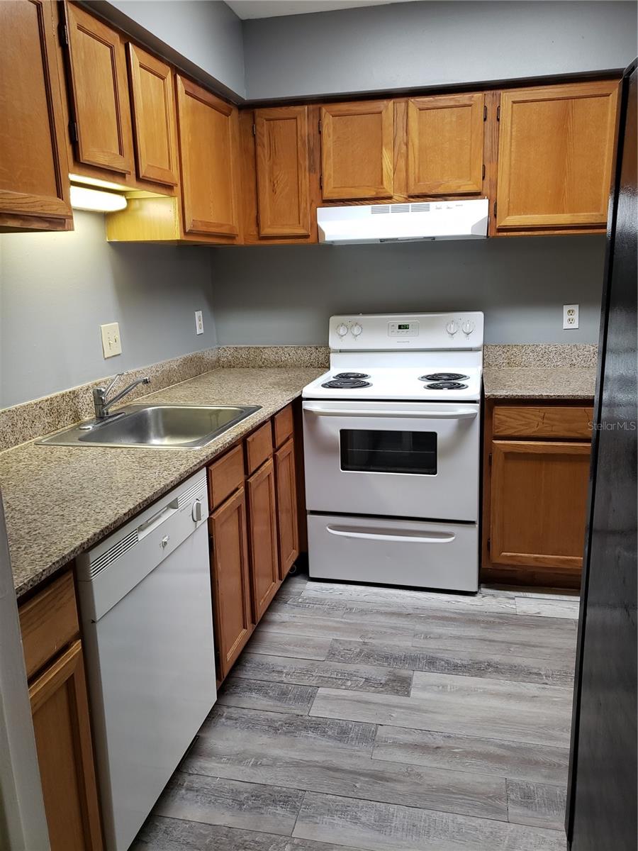 Image 5 of 27 For 4151 Semoran Boulevard 8