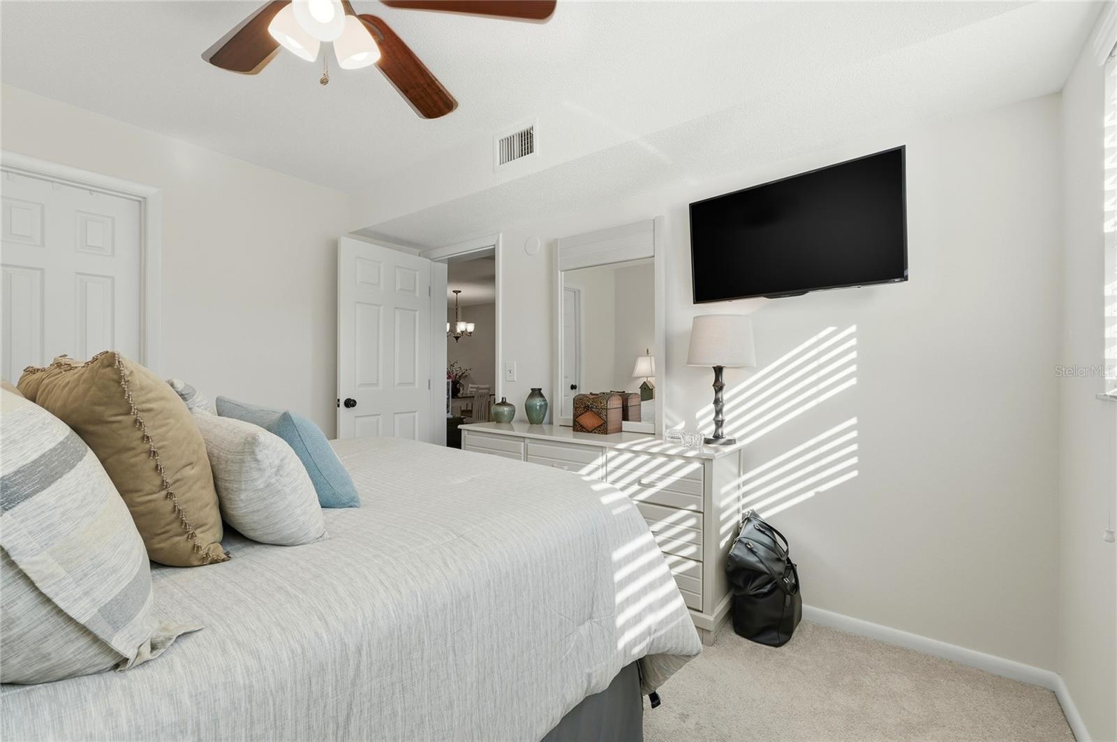 Image 18 of 38 For 900 Avenue Z Se C2