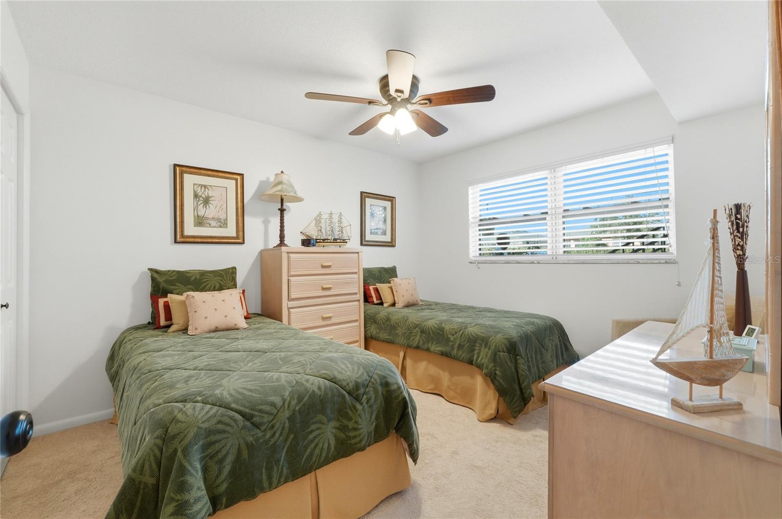 Image 21 of 38 For 900 Avenue Z Se C2